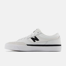 Cargar imagen en el visor de la galería, New Balance Numeric - Franky Villani 417 Low (White/Black)