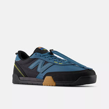 Cargar imagen en el visor de la galería, New Balance Numeric - 440 V2 Trail Low (Terrarium Black)